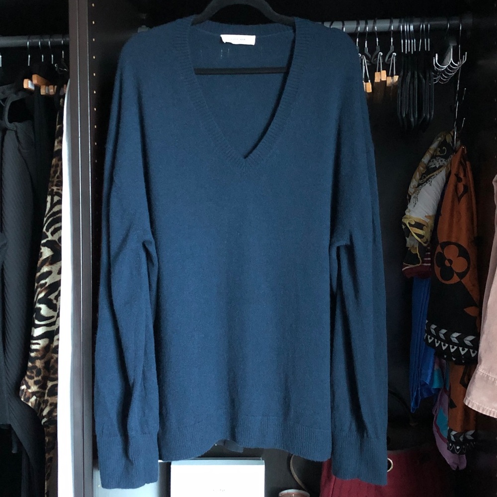 Everlane The Classic V in Cashmere- Navy